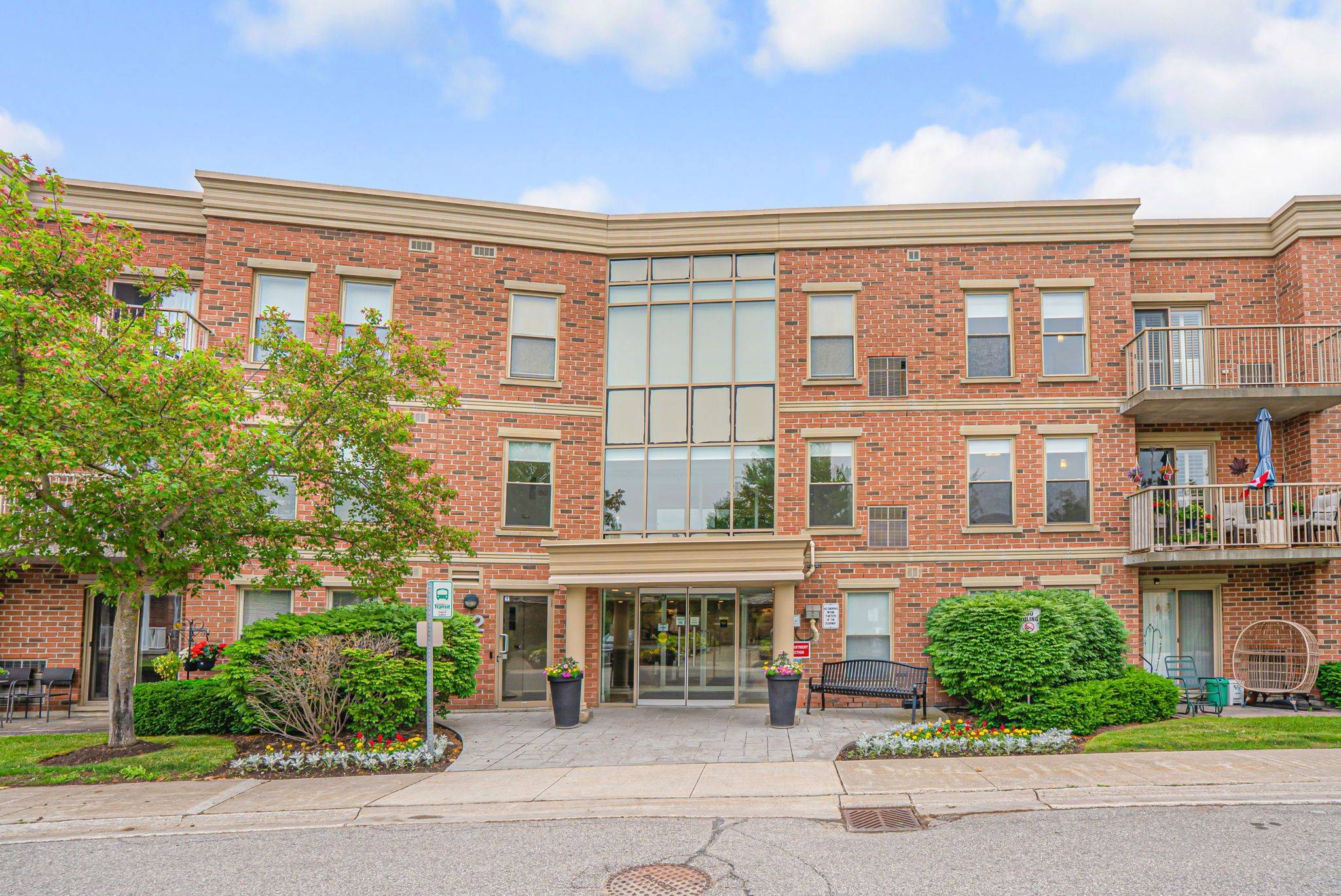 22 James Hill CT #210, Uxbridge, ON L9P 1Y6