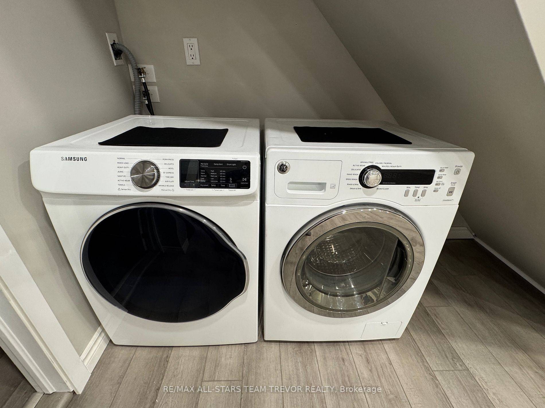 Georgina, ON L4P 3N4,12 Verona CRES #Lower