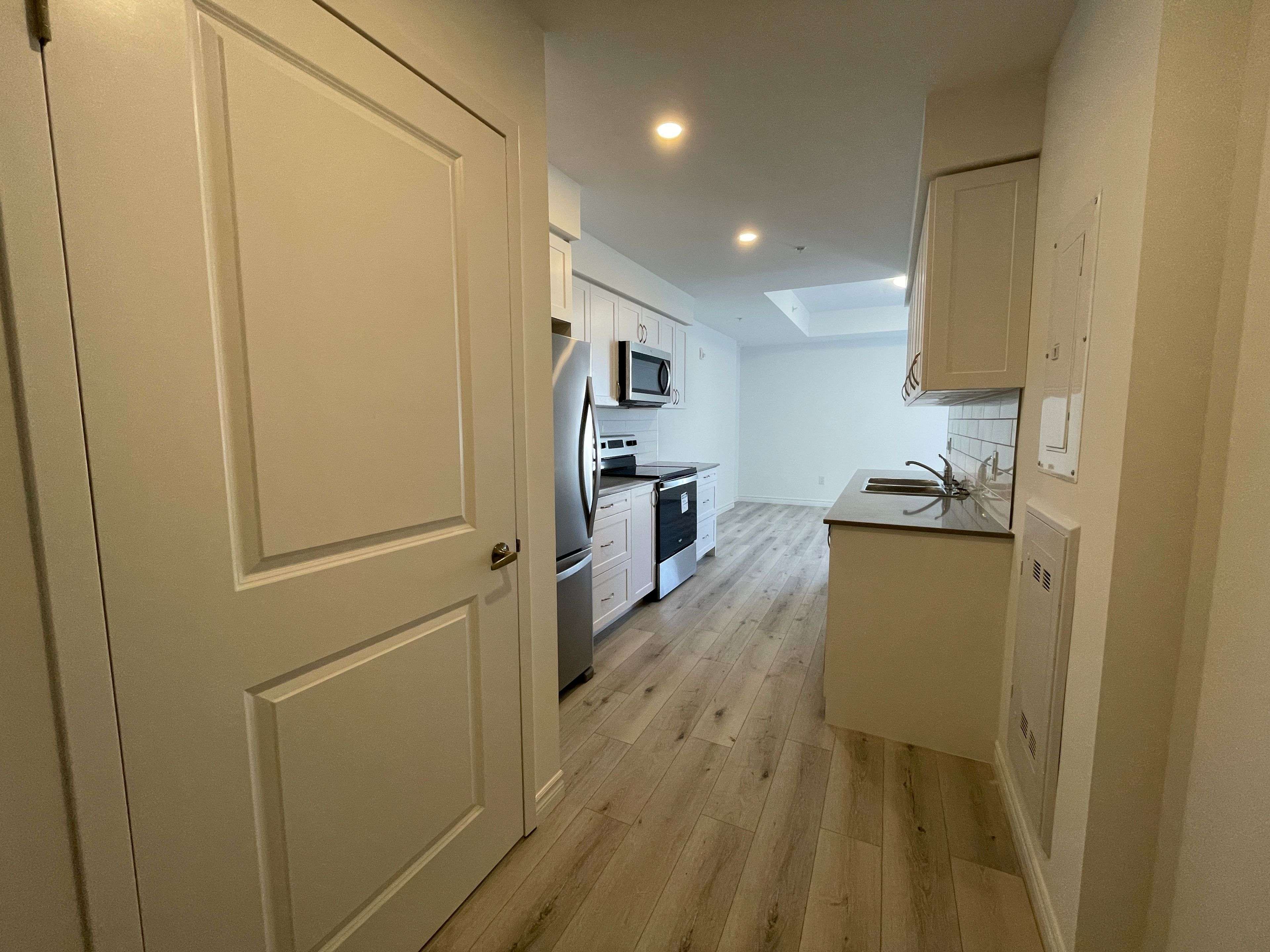 Barrie, ON L4N 0J8,30 Hanmer ST W #809