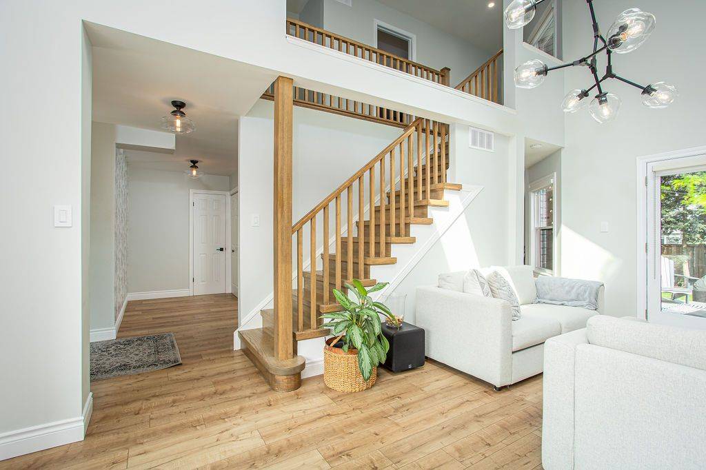 Burlington, ON L7M 3T2,2130 Salma CRES