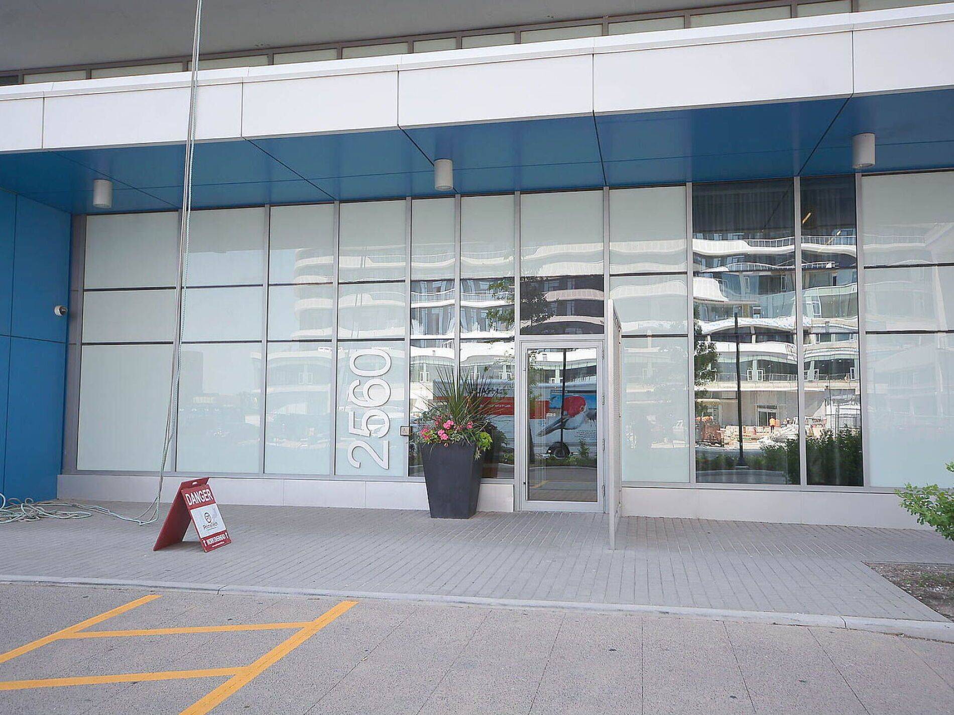 Mississauga, ON L5M 0Y3,2560 Eglinton AVE W #1902
