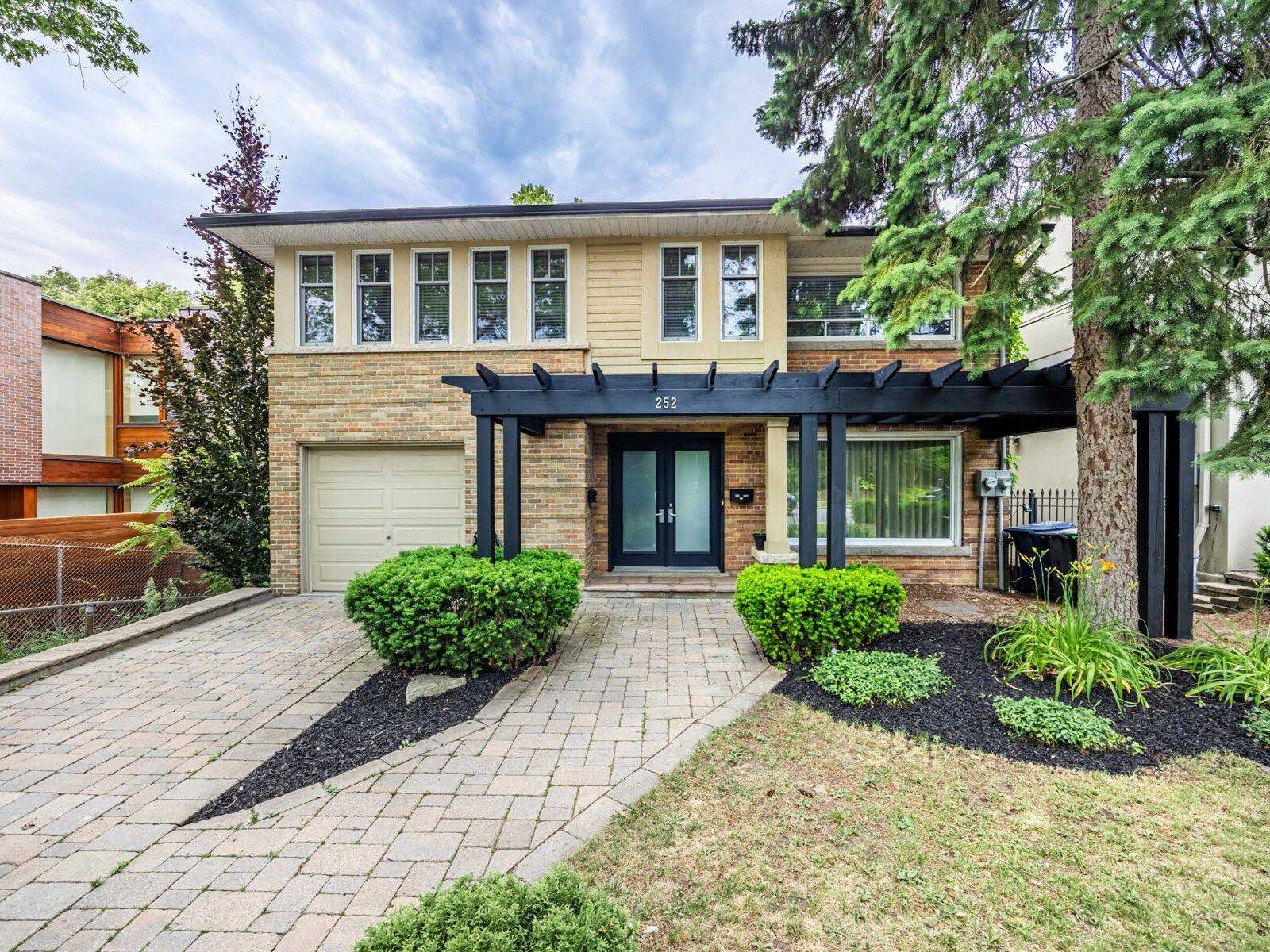 252 Ellis AVE, Toronto W01, ON M6S 2X2