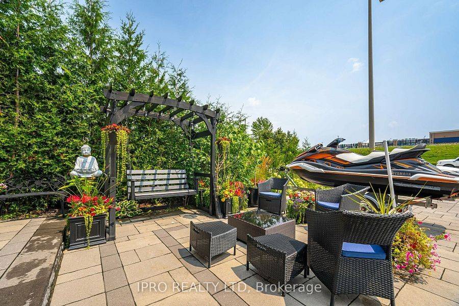 Mississauga, ON L5V 2N9,923 Bristol RD W