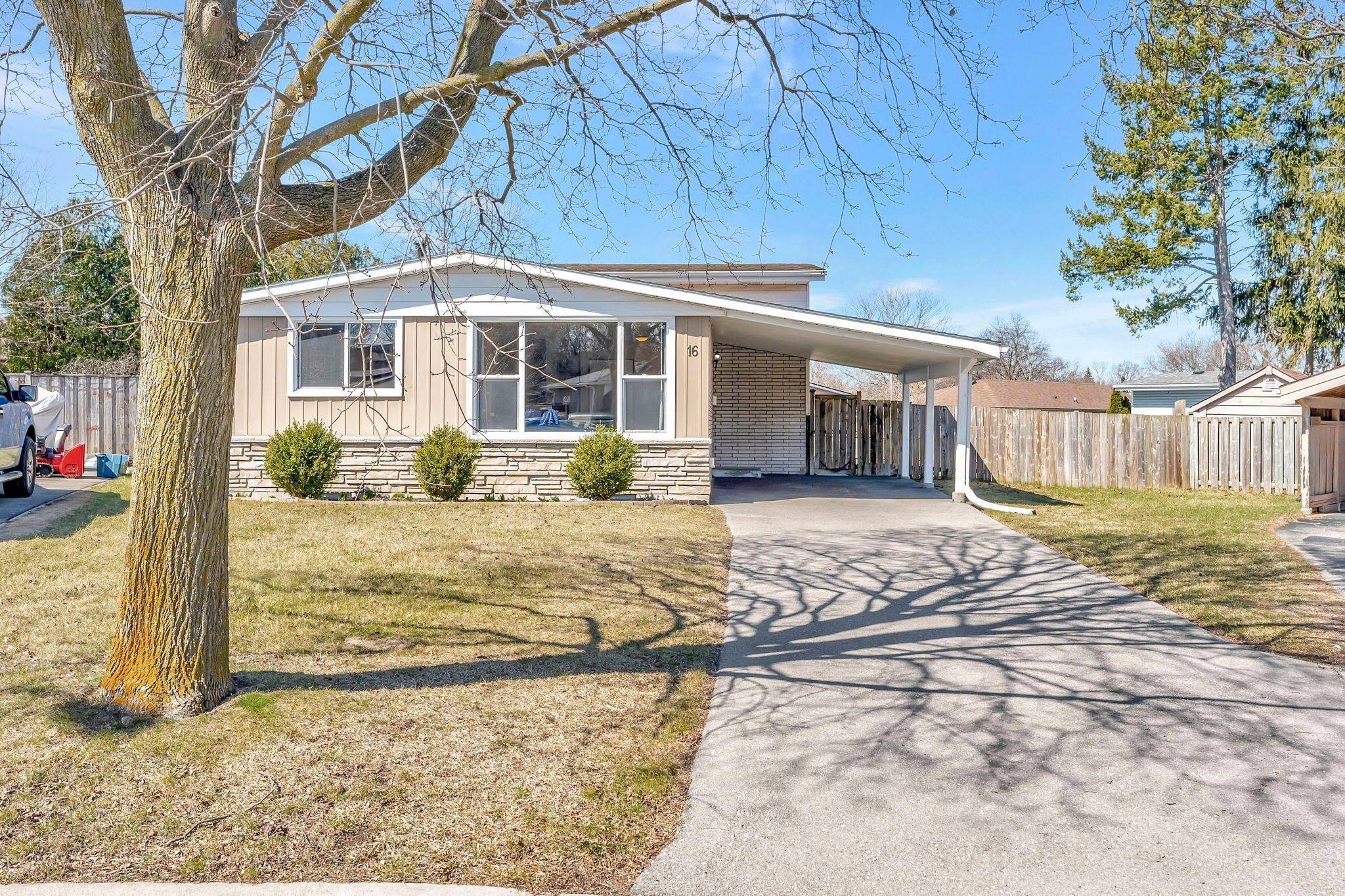 Brant, ON N3R 3A5,16 Gailmount CT
