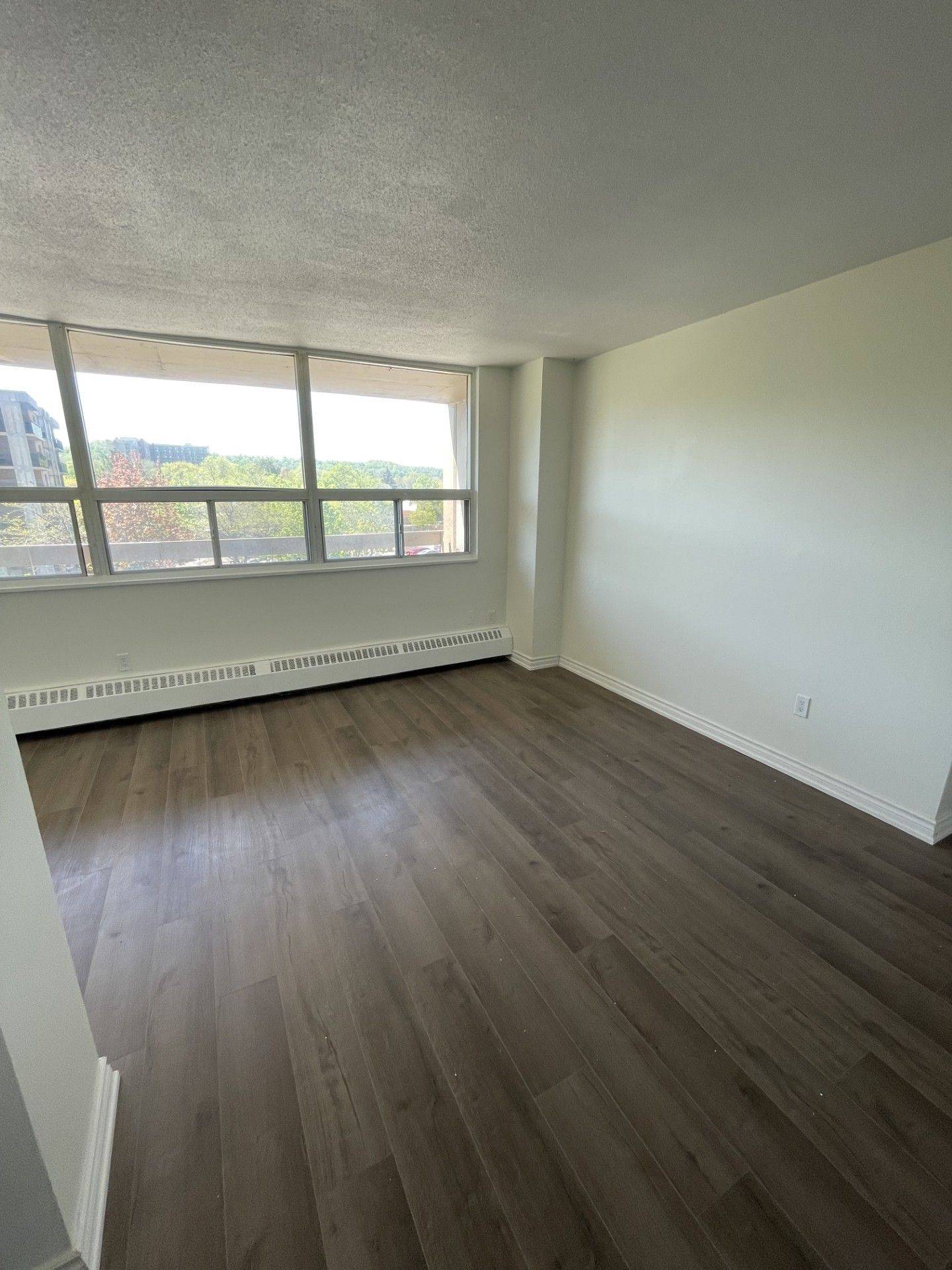 Hamilton, ON L8K 5J2,15 Albright RD #403