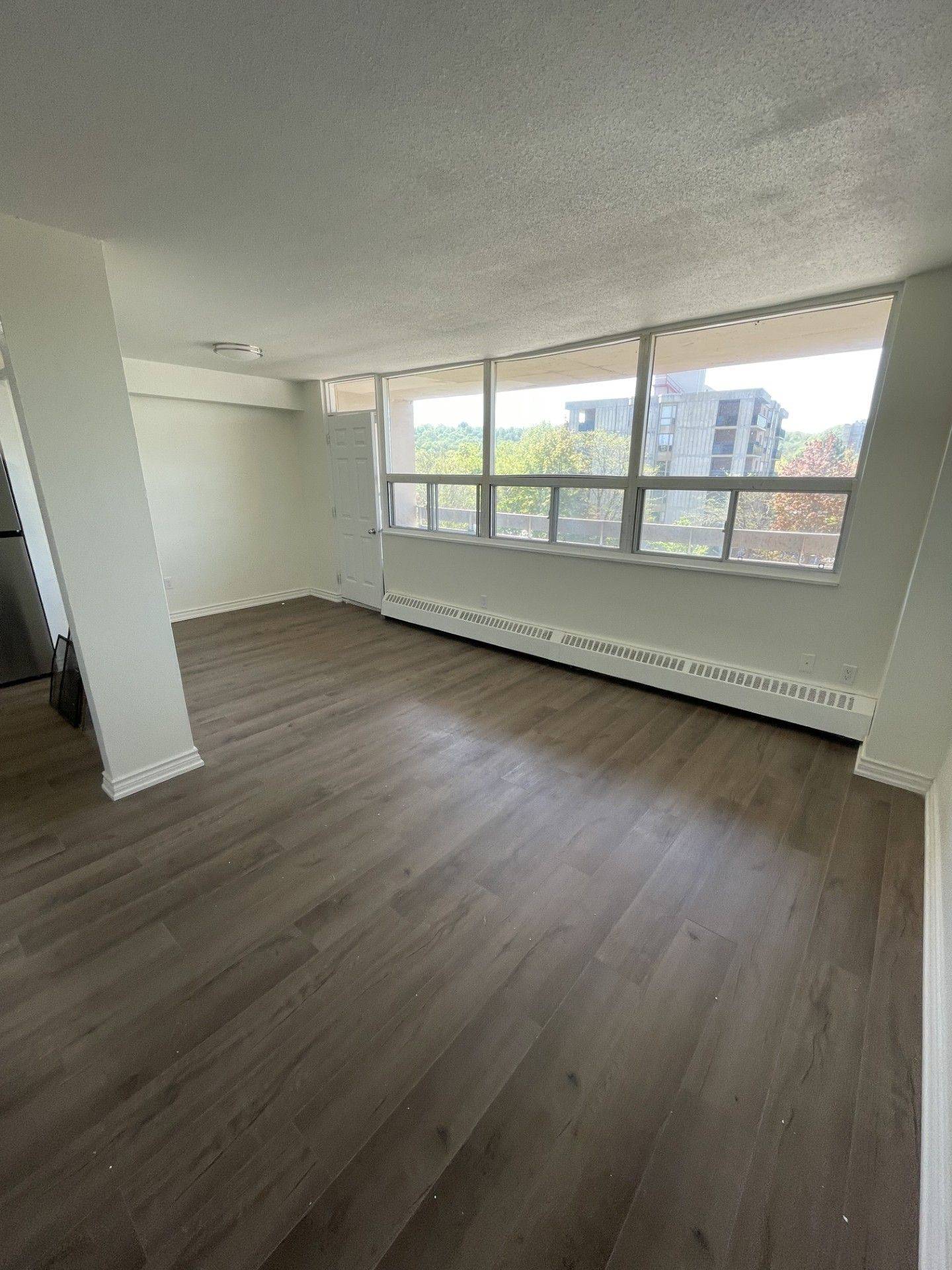 Hamilton, ON L8K 5J2,15 Albright RD #403