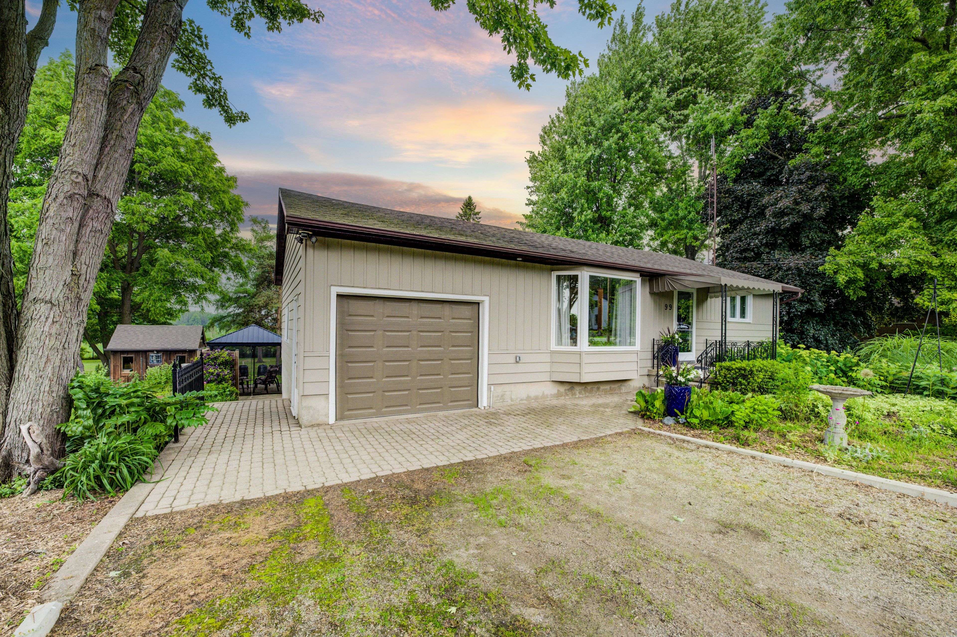 Blandford-blenheim, ON N0J 1B0,99 Baird ST S