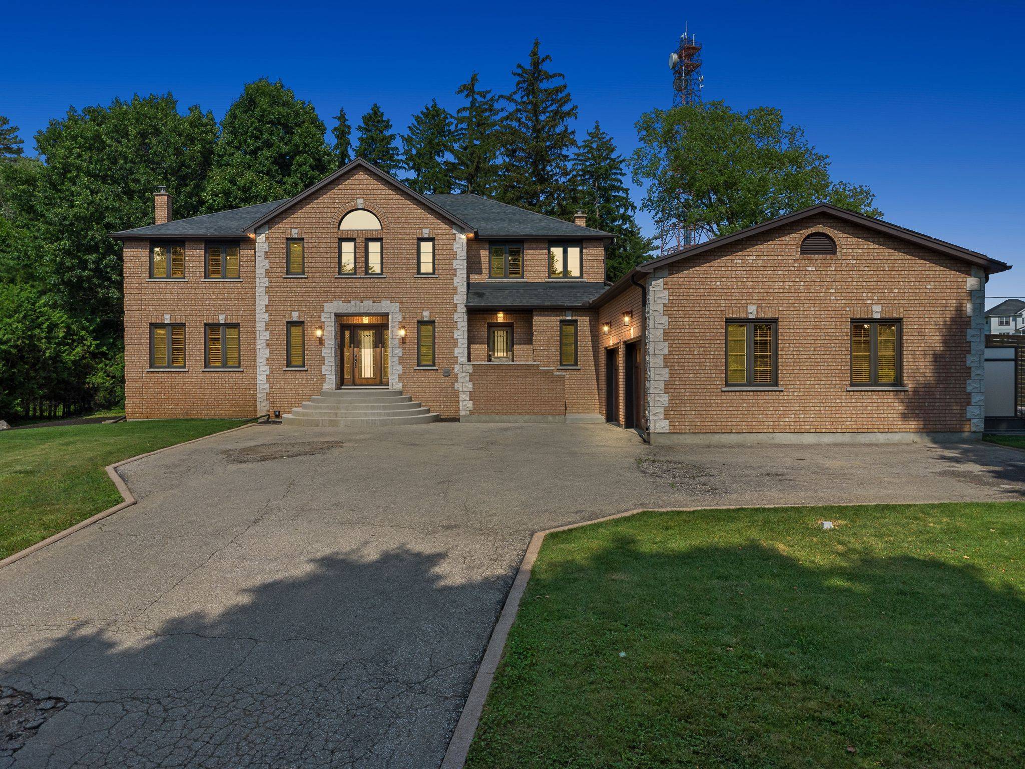 422 Pinnacle DR, Kitchener, ON N2P 2P8