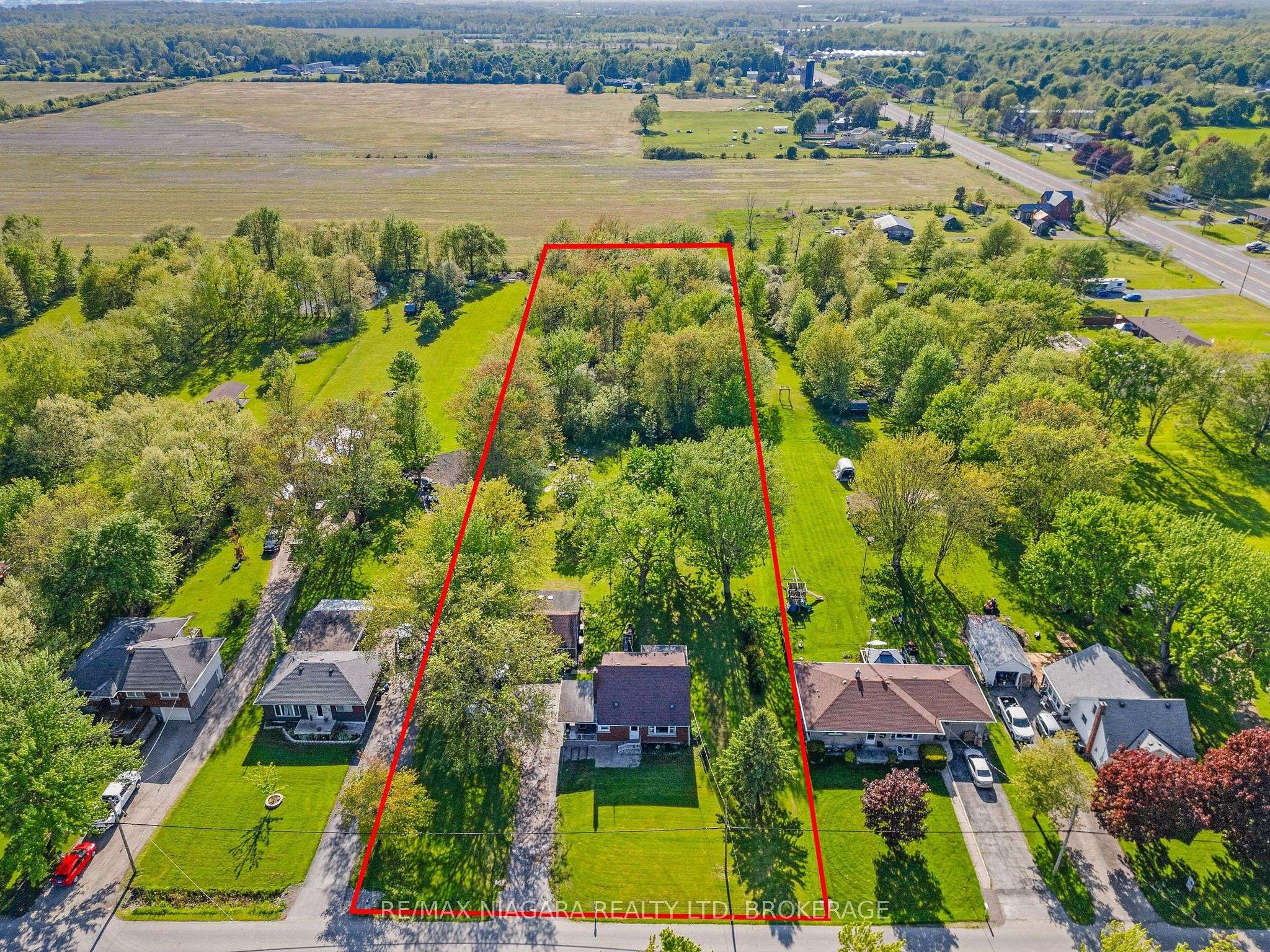 Port Colborne, ON L3K 5V3,958 SILVER BAY RD