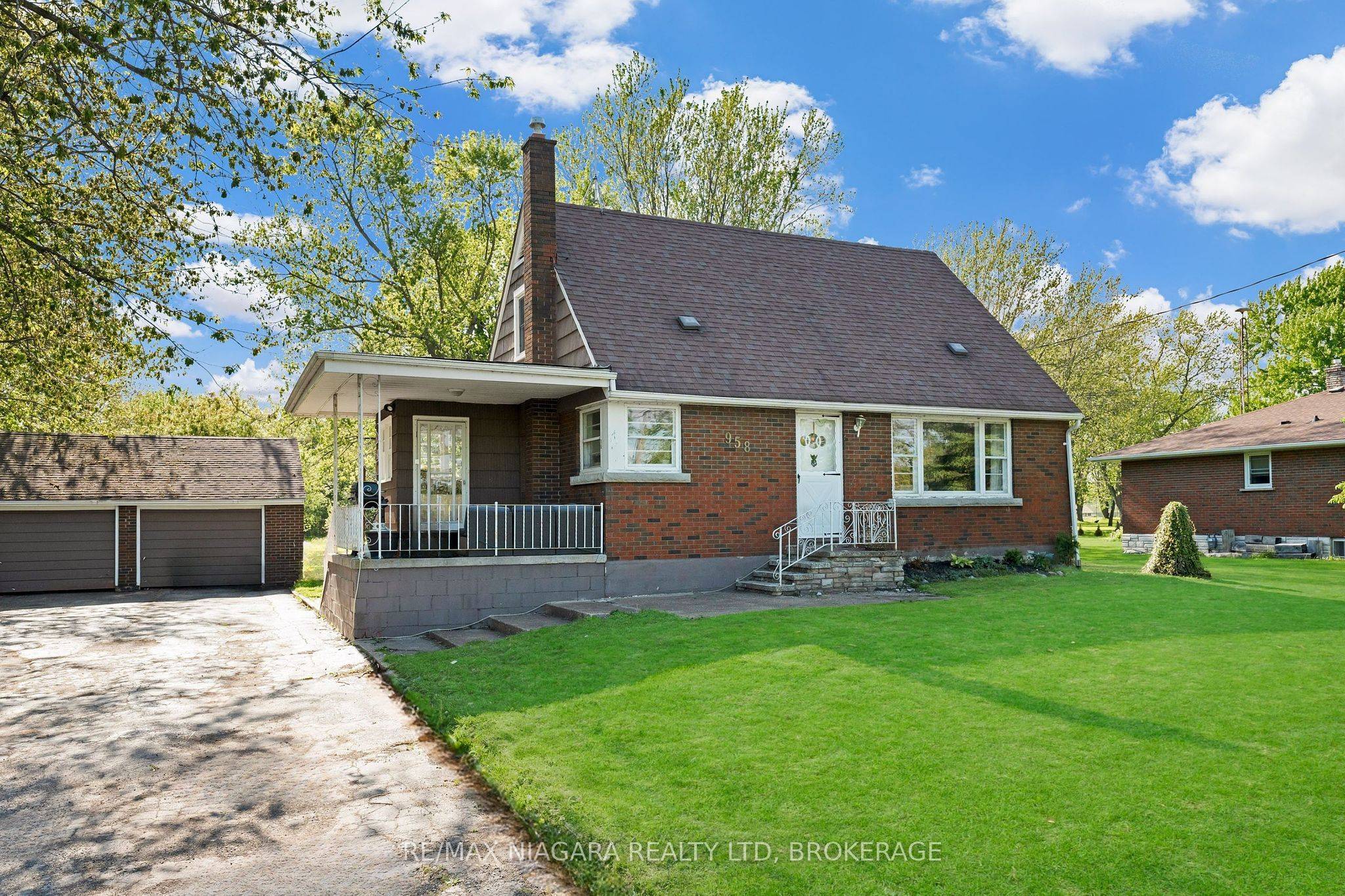 Port Colborne, ON L3K 5V3,958 SILVER BAY RD