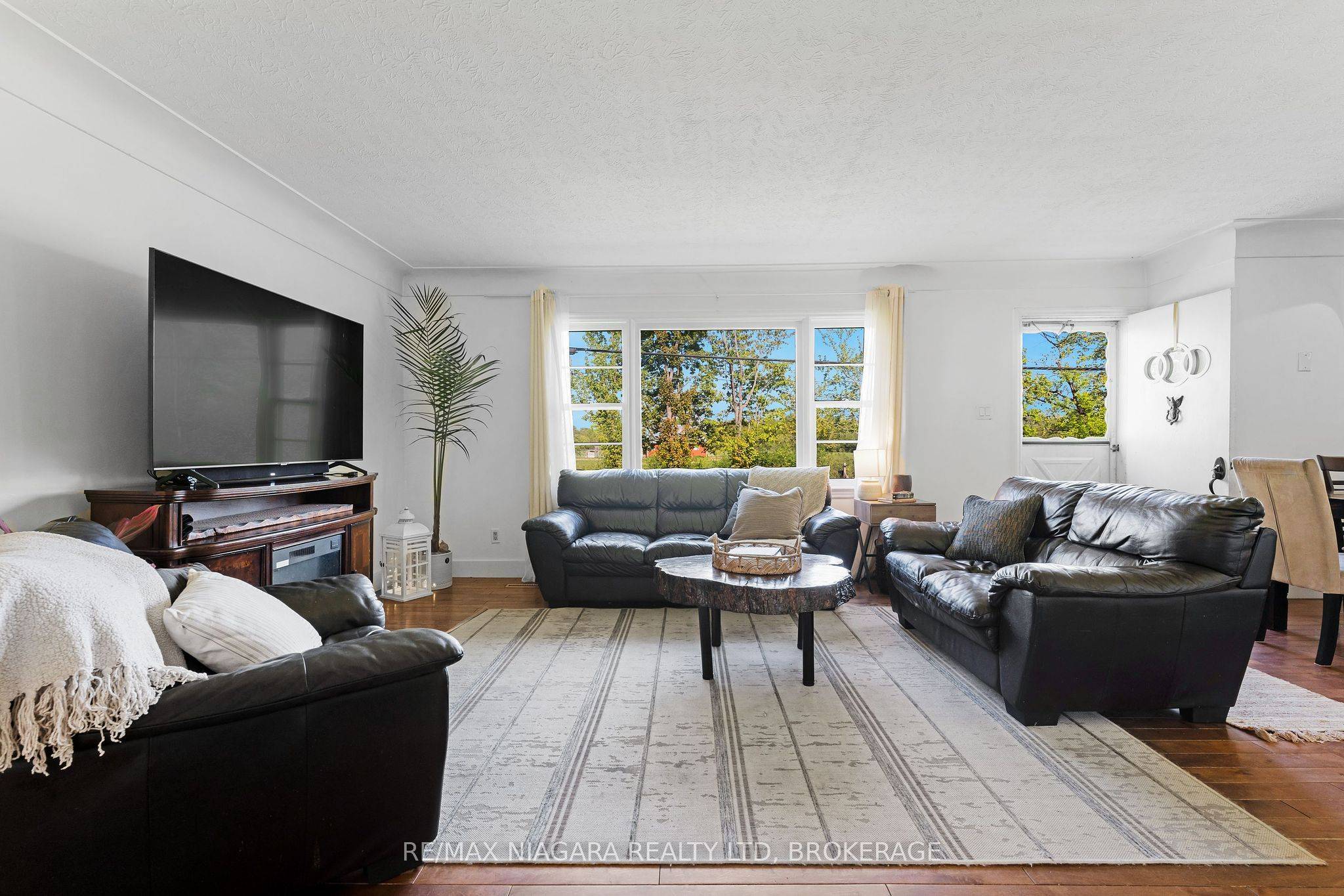 Port Colborne, ON L3K 5V3,958 SILVER BAY RD