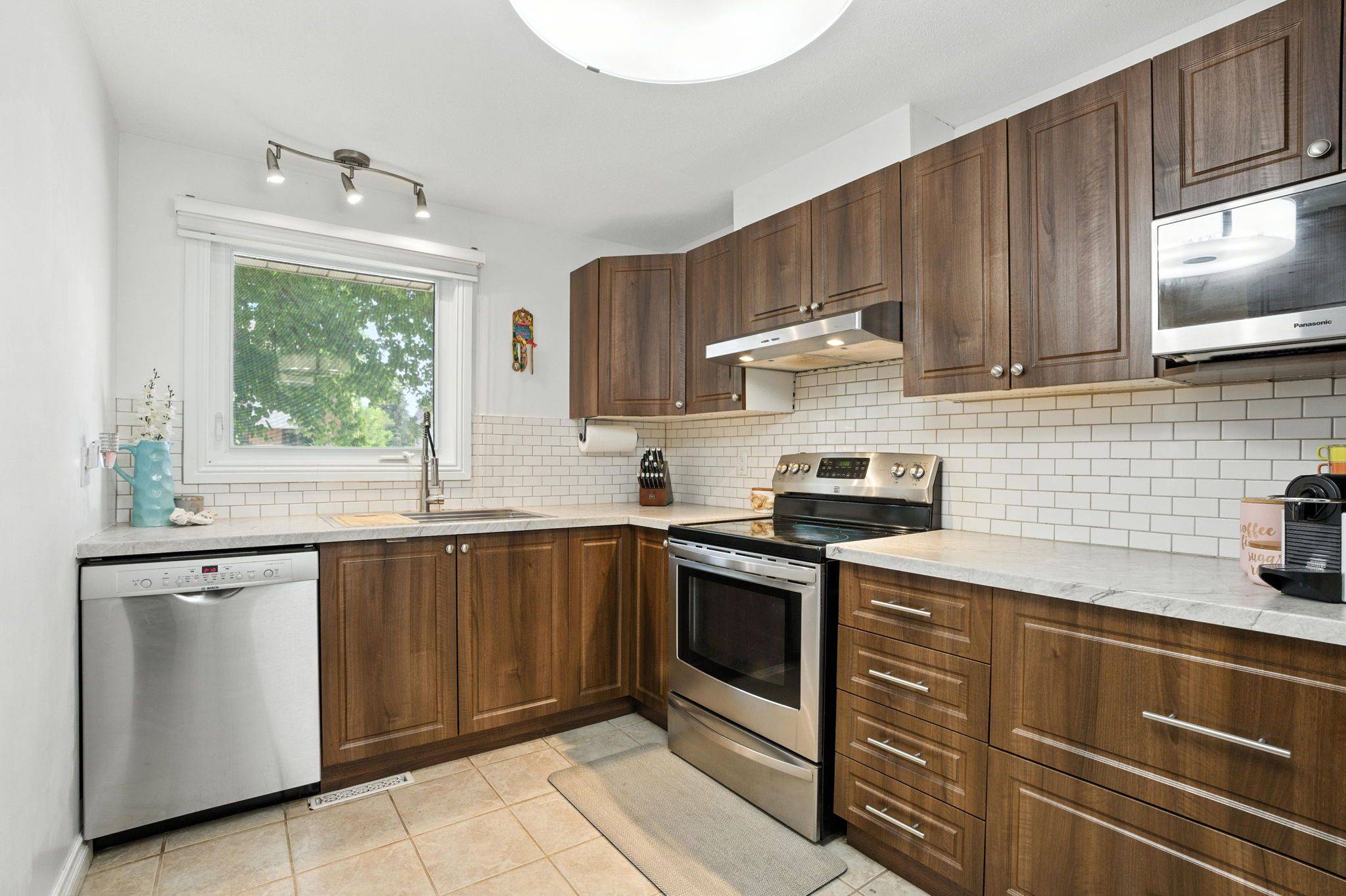 Orleans - Cumberland And Area, ON K1E 2H2,1760 Lafrance DR