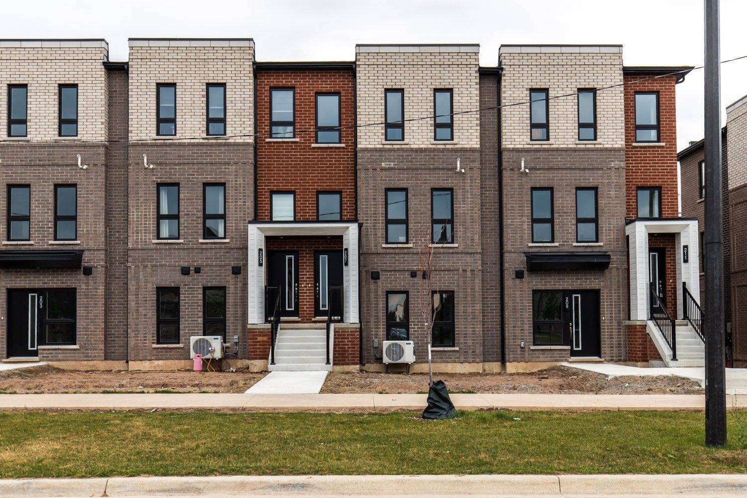 207 Burke ST, Hamilton, ON L0R 2H7