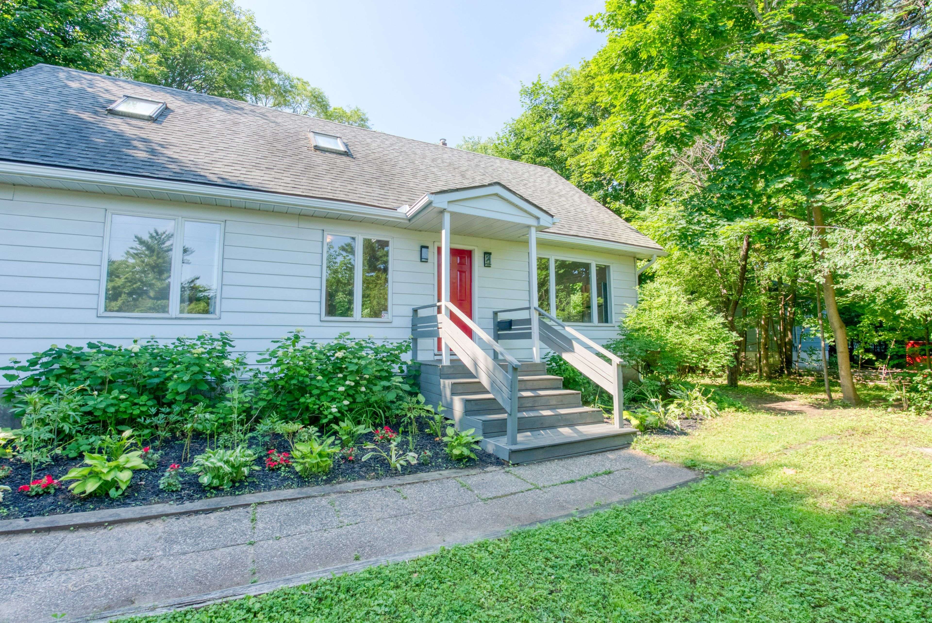 Manor Park - Cardinal Glen And Area, ON K1K 0A8,18 Sandridge RD