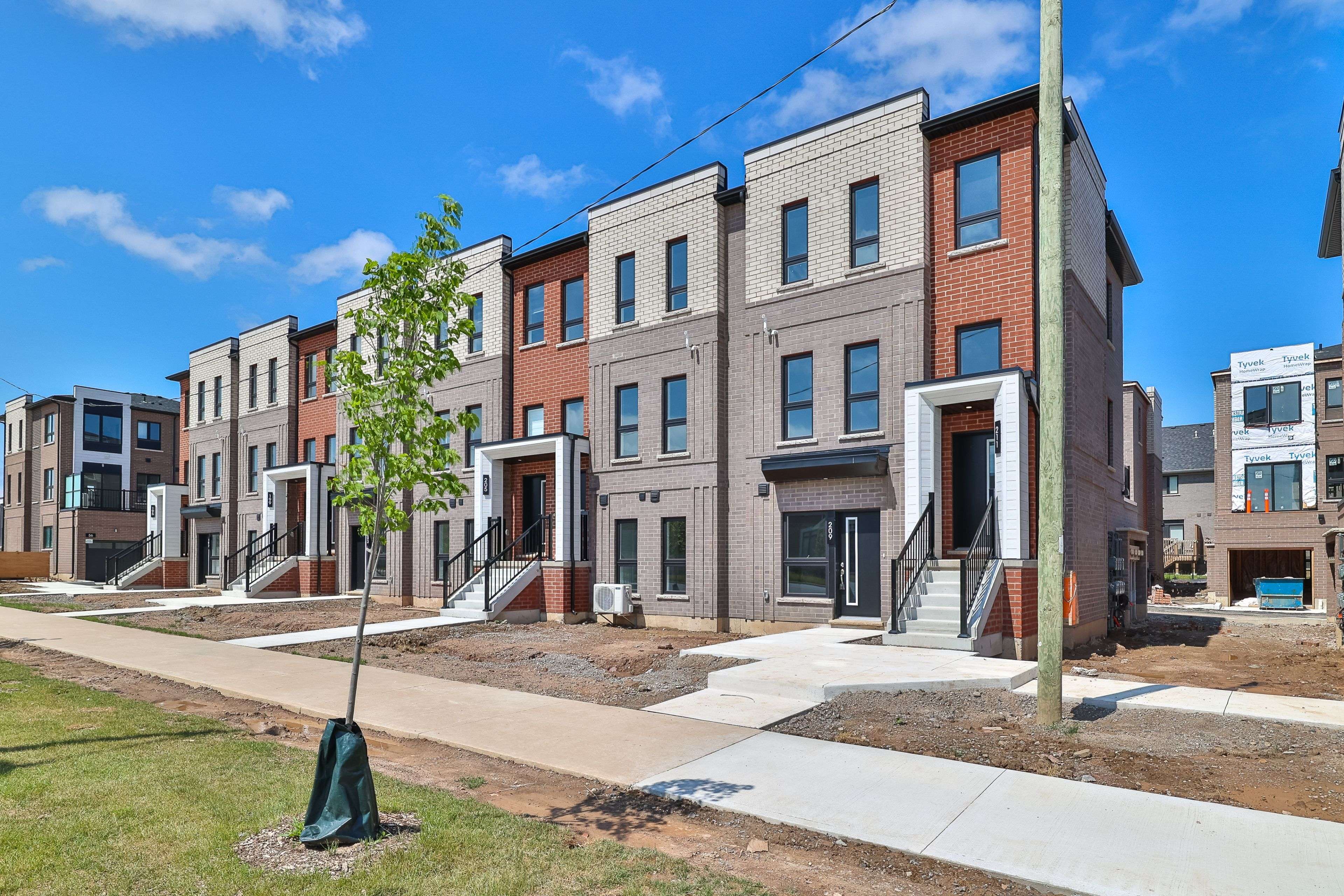Hamilton, ON L8B 2A9,211 Burke ST #14