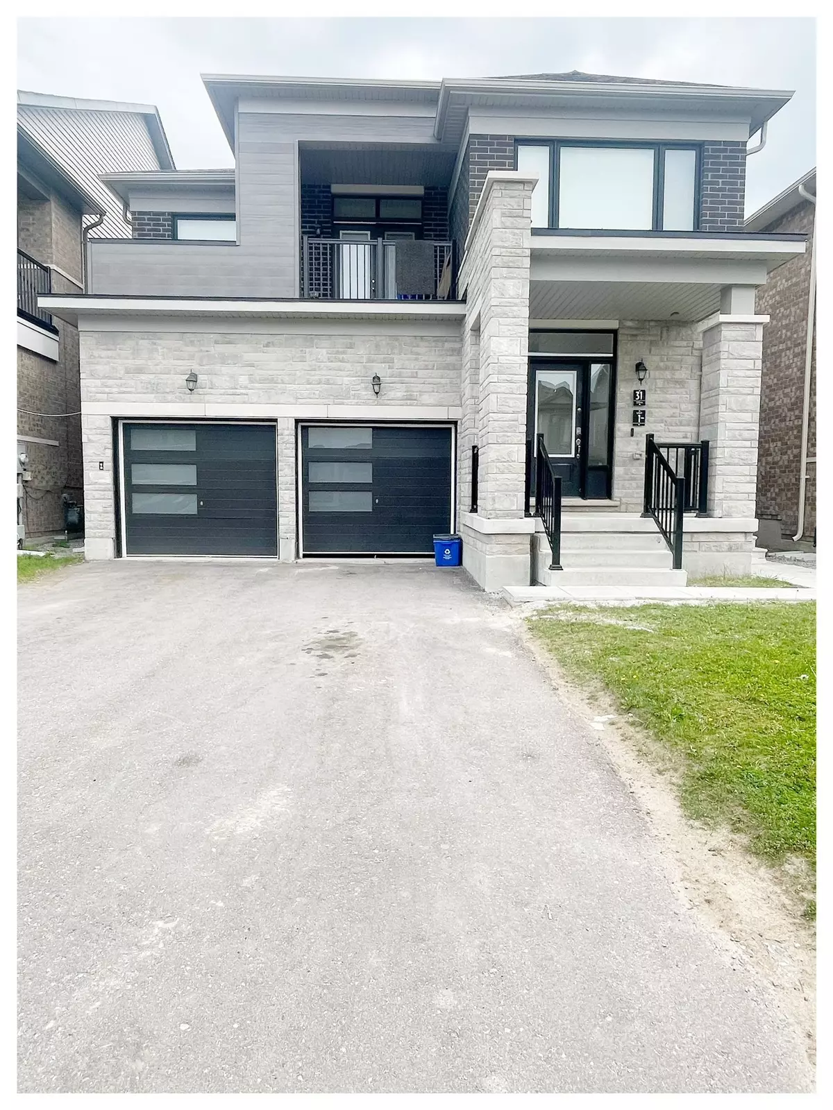 Barrie, ON L9J 0L5,31 Bannister RD #Upper