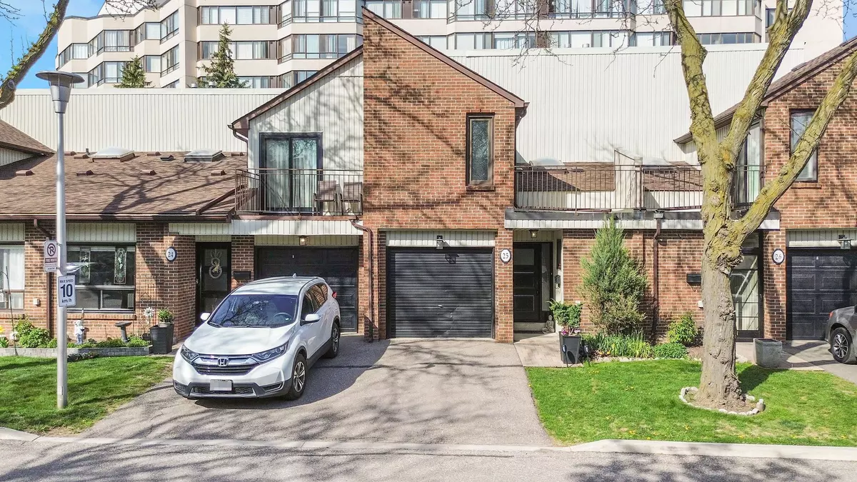 Mississauga, ON L5C 3A7,1021 Cedarglen Gate #25
