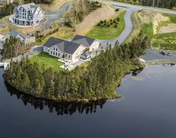 303 Sunset Boulevard, Whitbourne, NL A0B 3K0