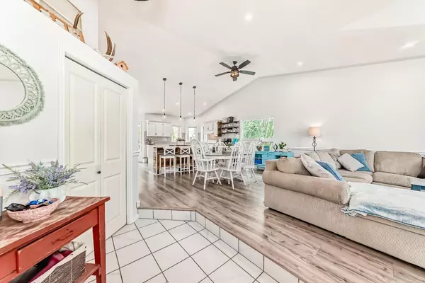 Olds, AB T4H 1K7,6305 Duncan PL