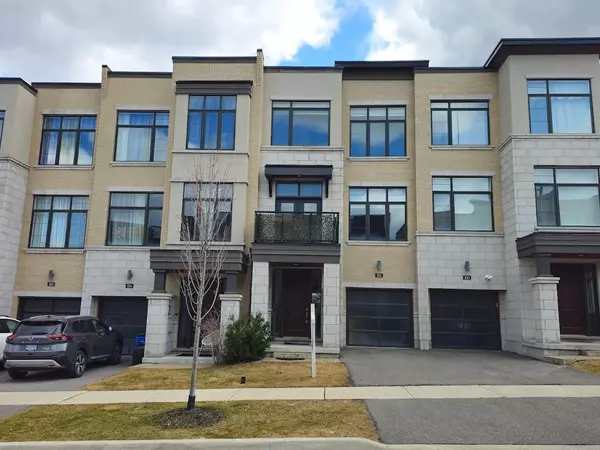 102 Carrville Woods CIR, Vaughan, ON L6A 4Z6