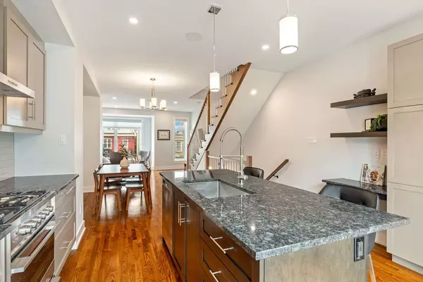 West Centre Town, ON K1R 7K1,353C Booth ST