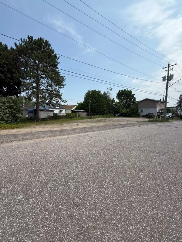 North Bay, ON P1A 7A5,328 Dudley AVE