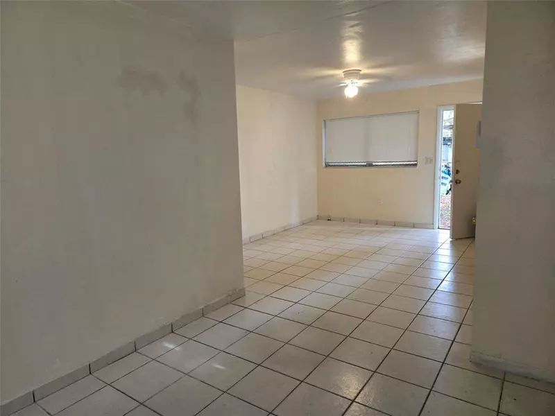 1560 NE 111th St #3, Miami, FL 33161
