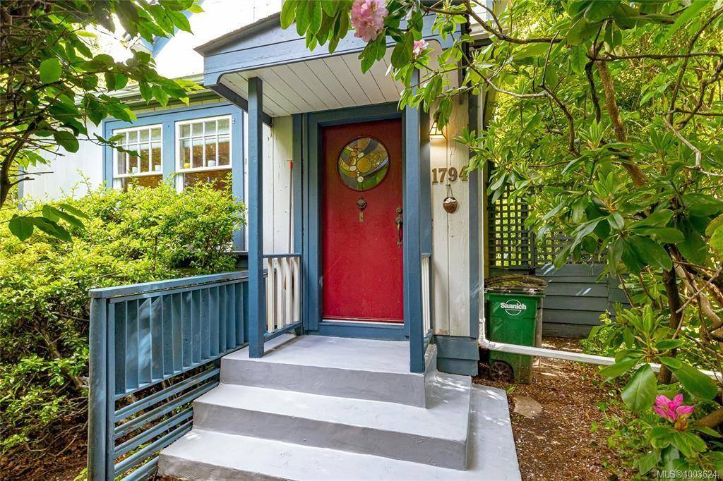 1794 Midgard Ave, Saanich, BC V8P 2Y9