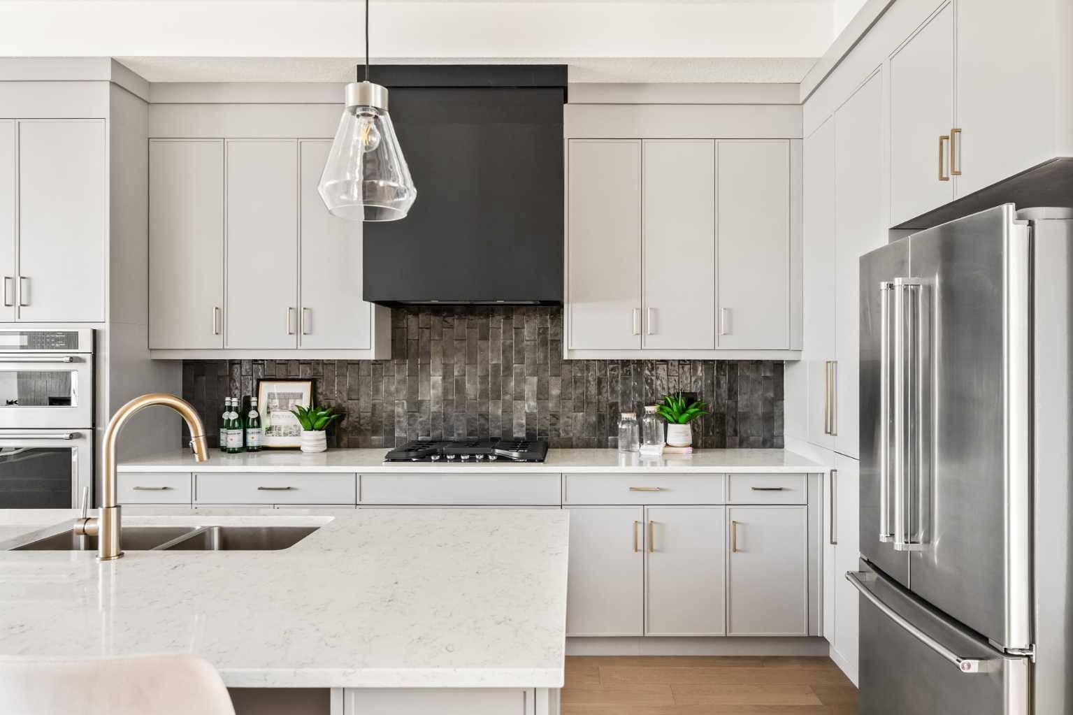 27 Sovereign HTS Southwest, Calgary, AB T3C 3Y3