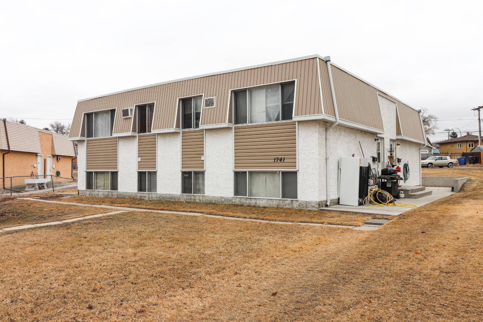 1741 14 AVE Southeast, Medicine Hat, AB T1A 3R2