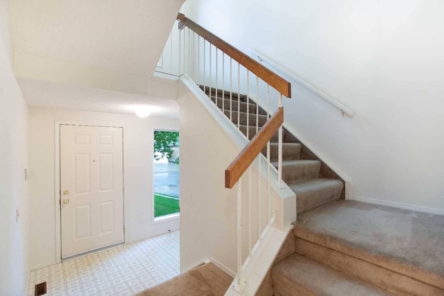 Calgary, AB T2W 3Z7,195 Cedarbrook WAY Southwest