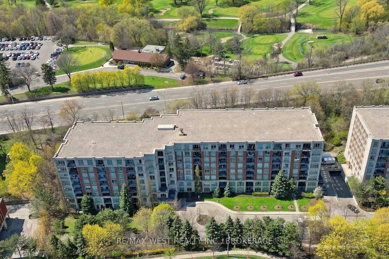 Toronto C12, ON M2P 2G6,18 William Carson CRES #608