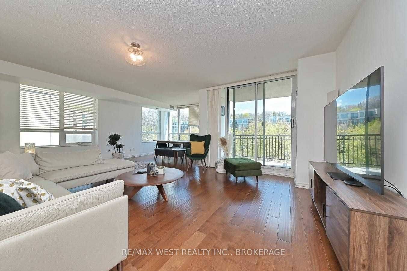 Toronto C12, ON M2P 2G6,18 William Carson CRES #608