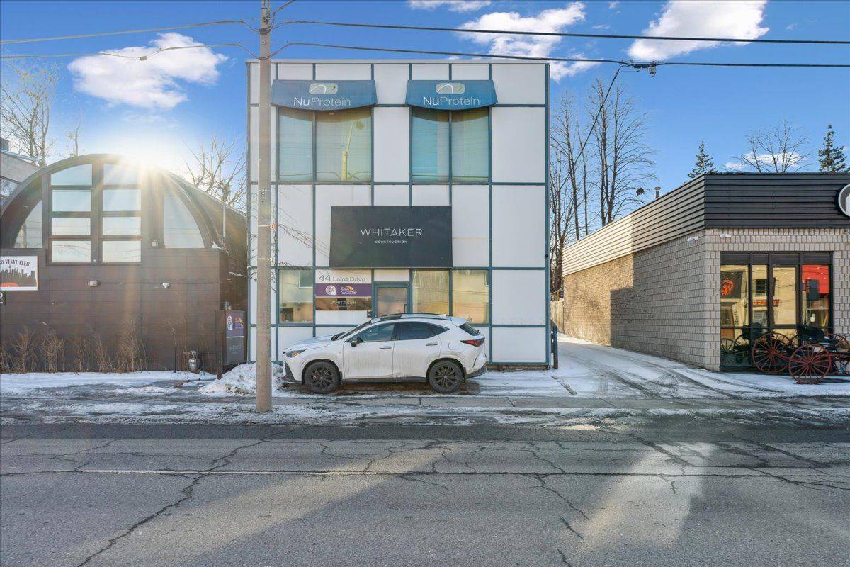Toronto C11, ON M4G 3T2,44 Laird DR #1