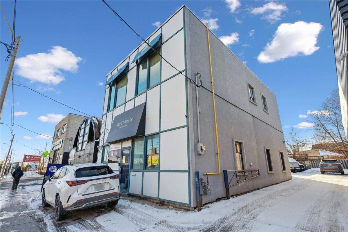 Toronto C11, ON M4G 3T2,44 Laird DR #1