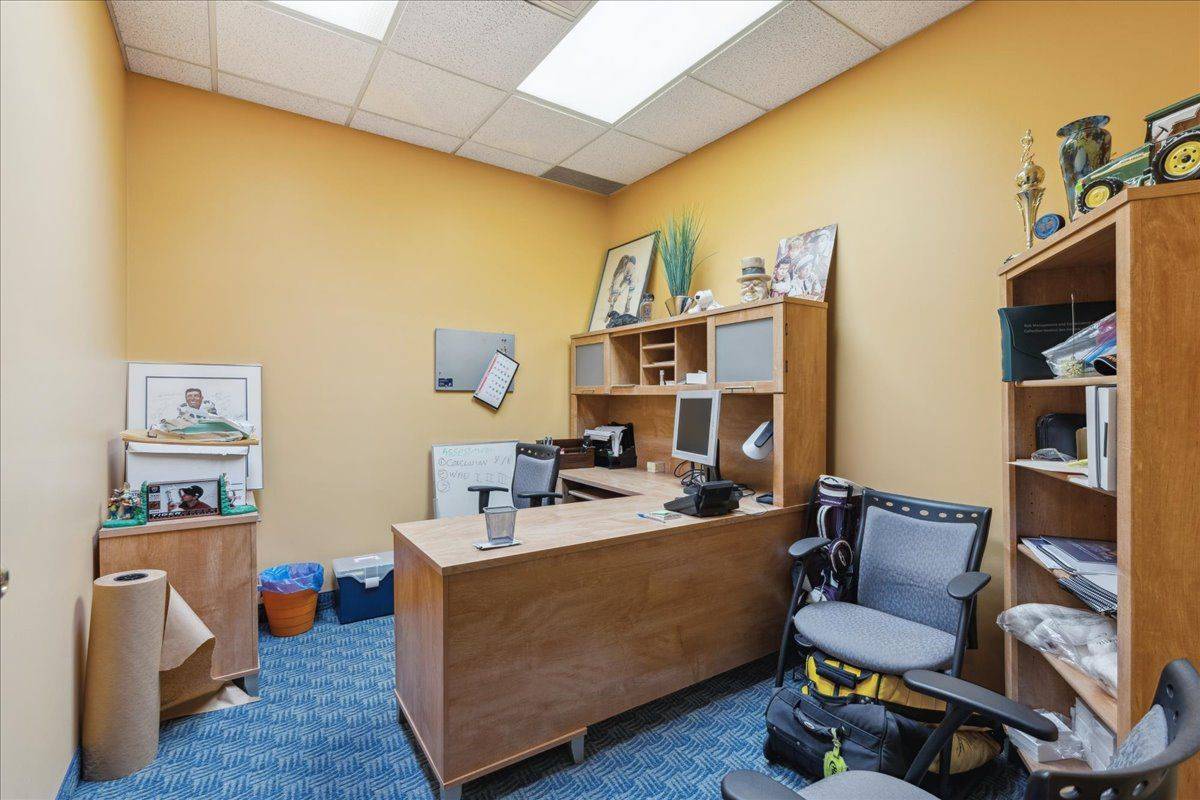 Toronto C11, ON M4G 3T2,44 Laird DR #3