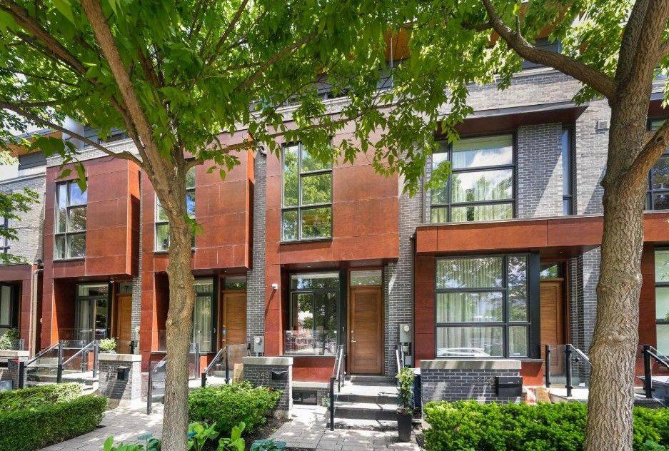 Toronto C01, ON M6J 2N1,249 Claremont ST