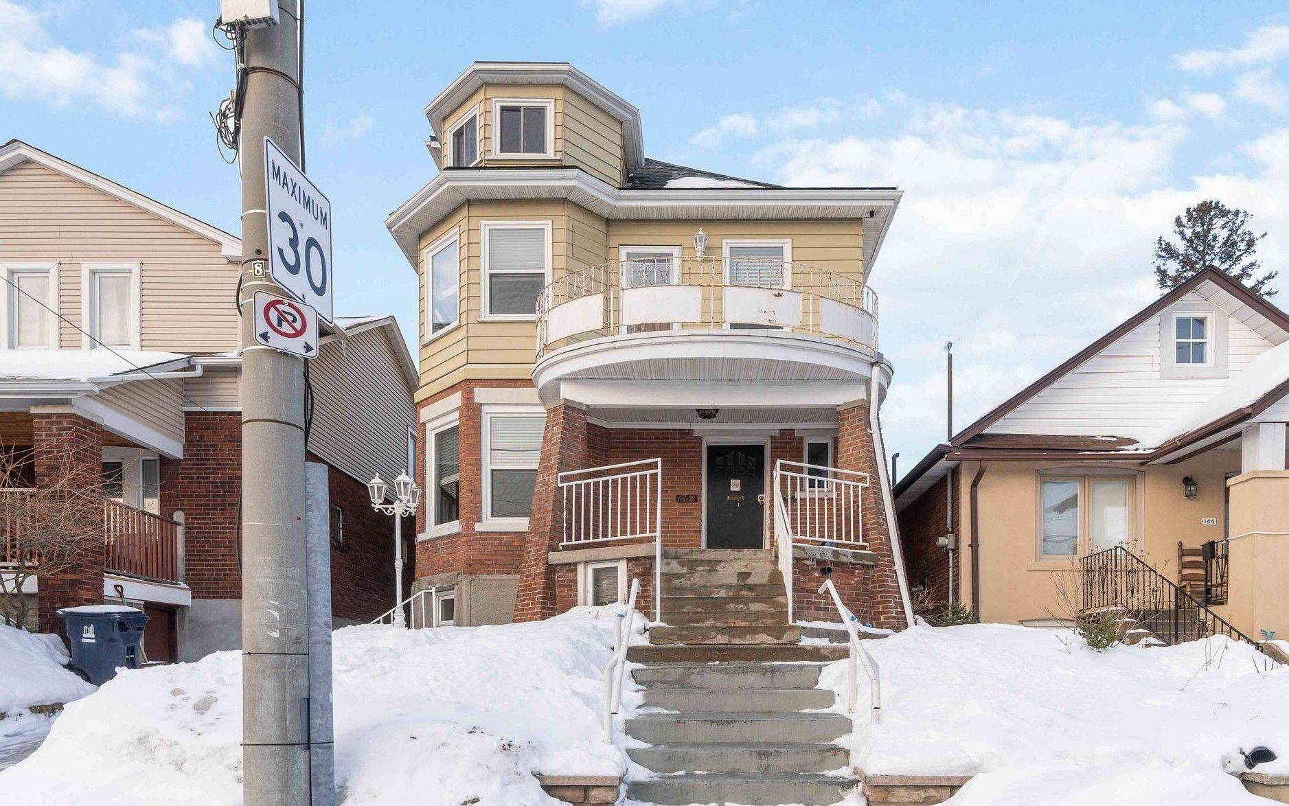 142 Westlake AVE #5, Toronto E03, ON M4C 4R9