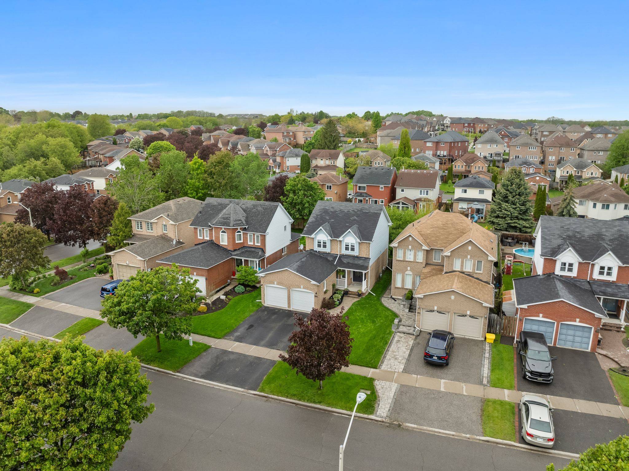 Clarington, ON L1C 4T7,104 Apple Blossom BLVD