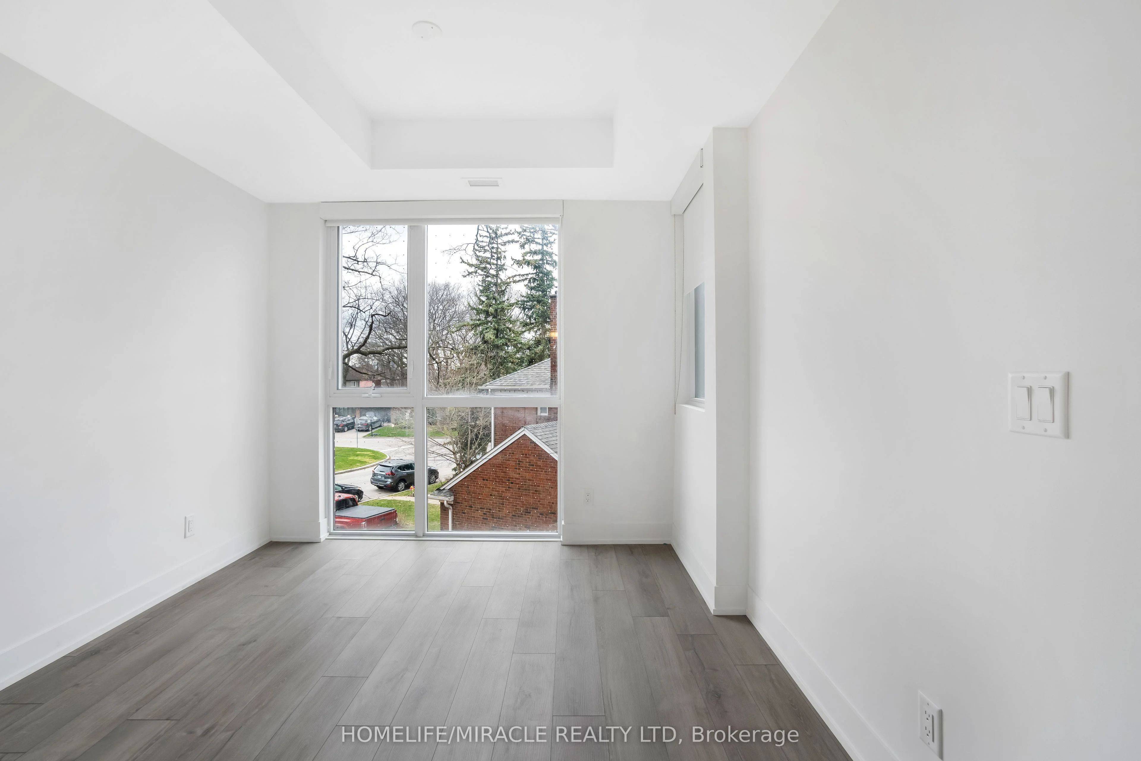 Toronto E06, ON M1N 1P6,1316 Kingston RD #201