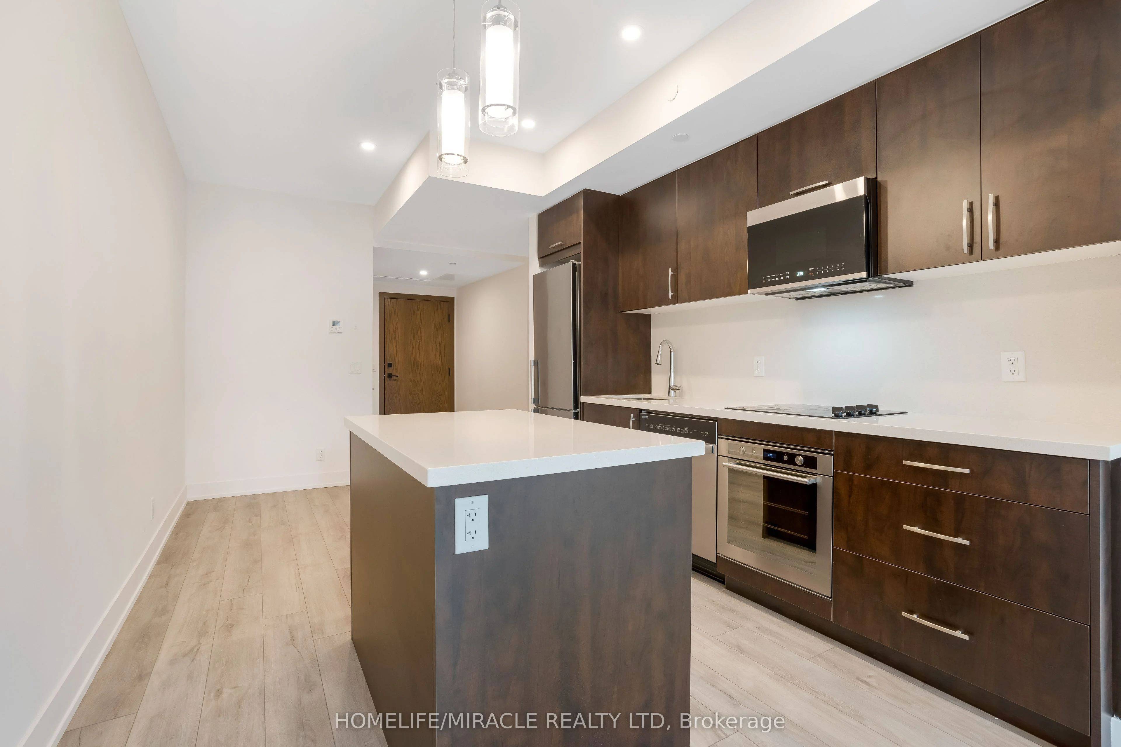Toronto E06, ON M1N 1P6,1316 Kingston RD #201