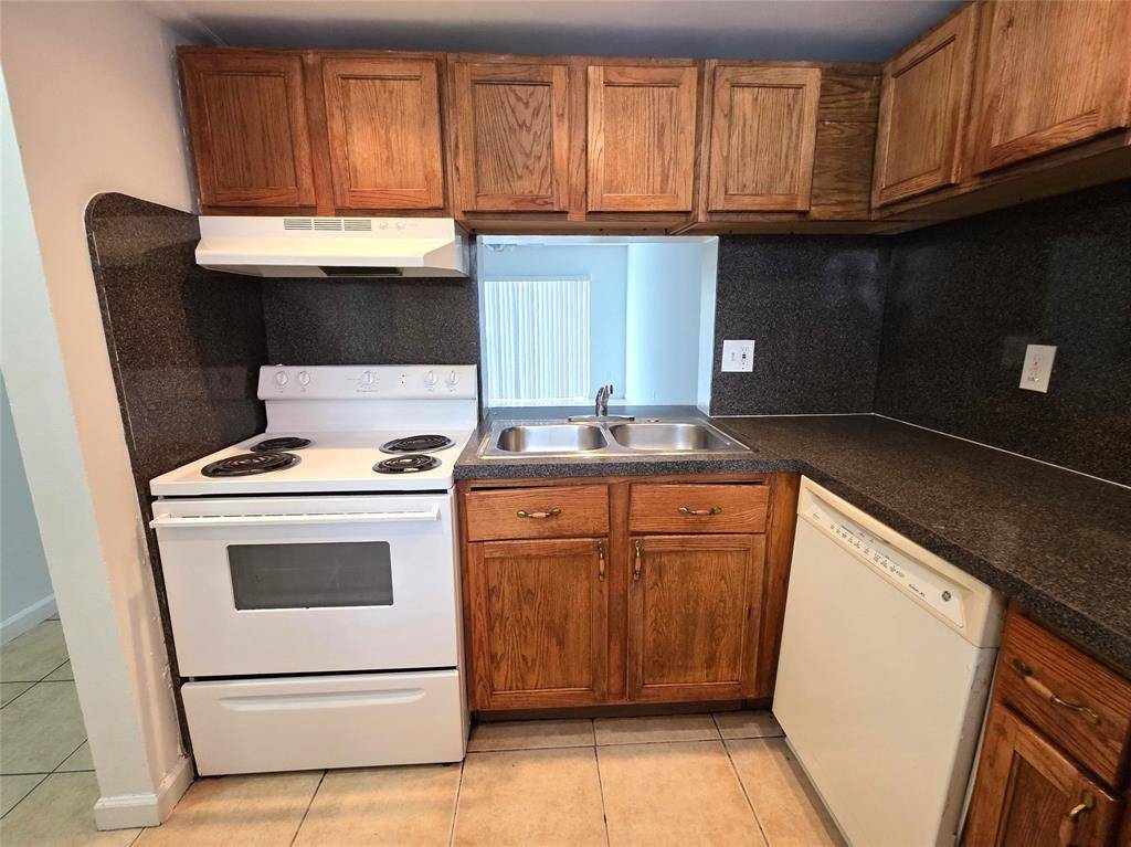 Lauderhill, FL 33313,2800 NW 56th Ave #E303