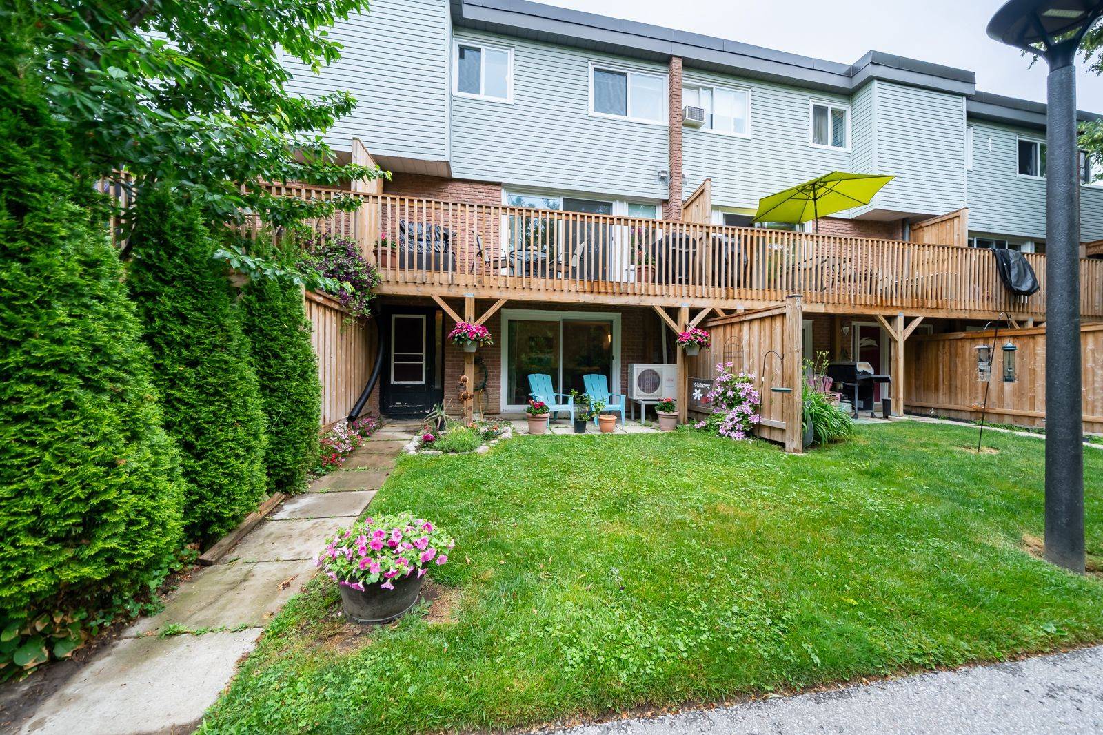 Aurora, ON L4G 3M2,325 Milestone CRES
