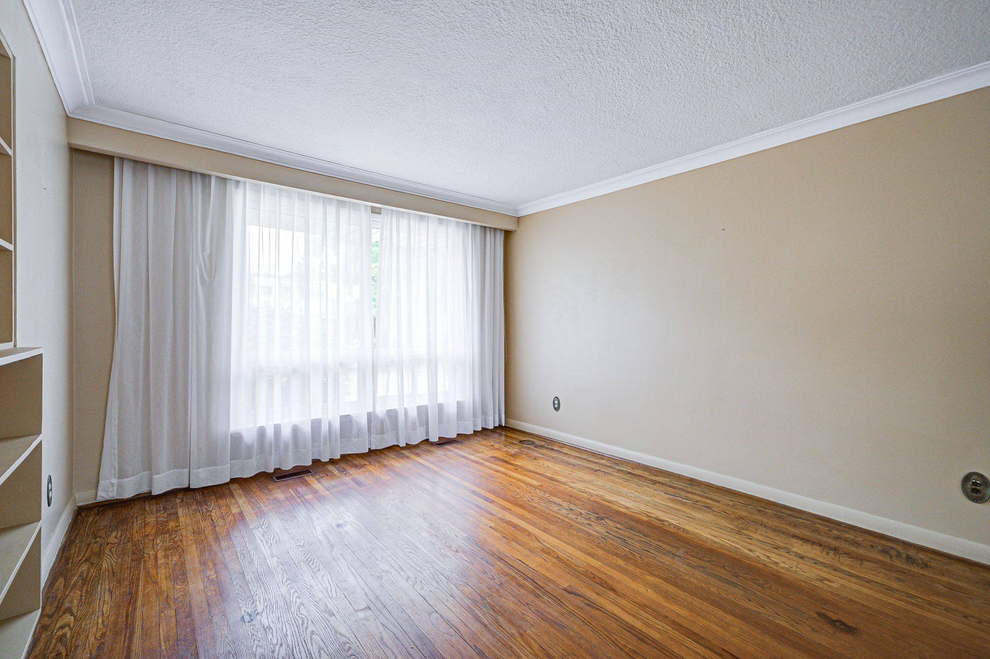 Richmond Hill, ON L4C 1R3,296 Boisdale AVE