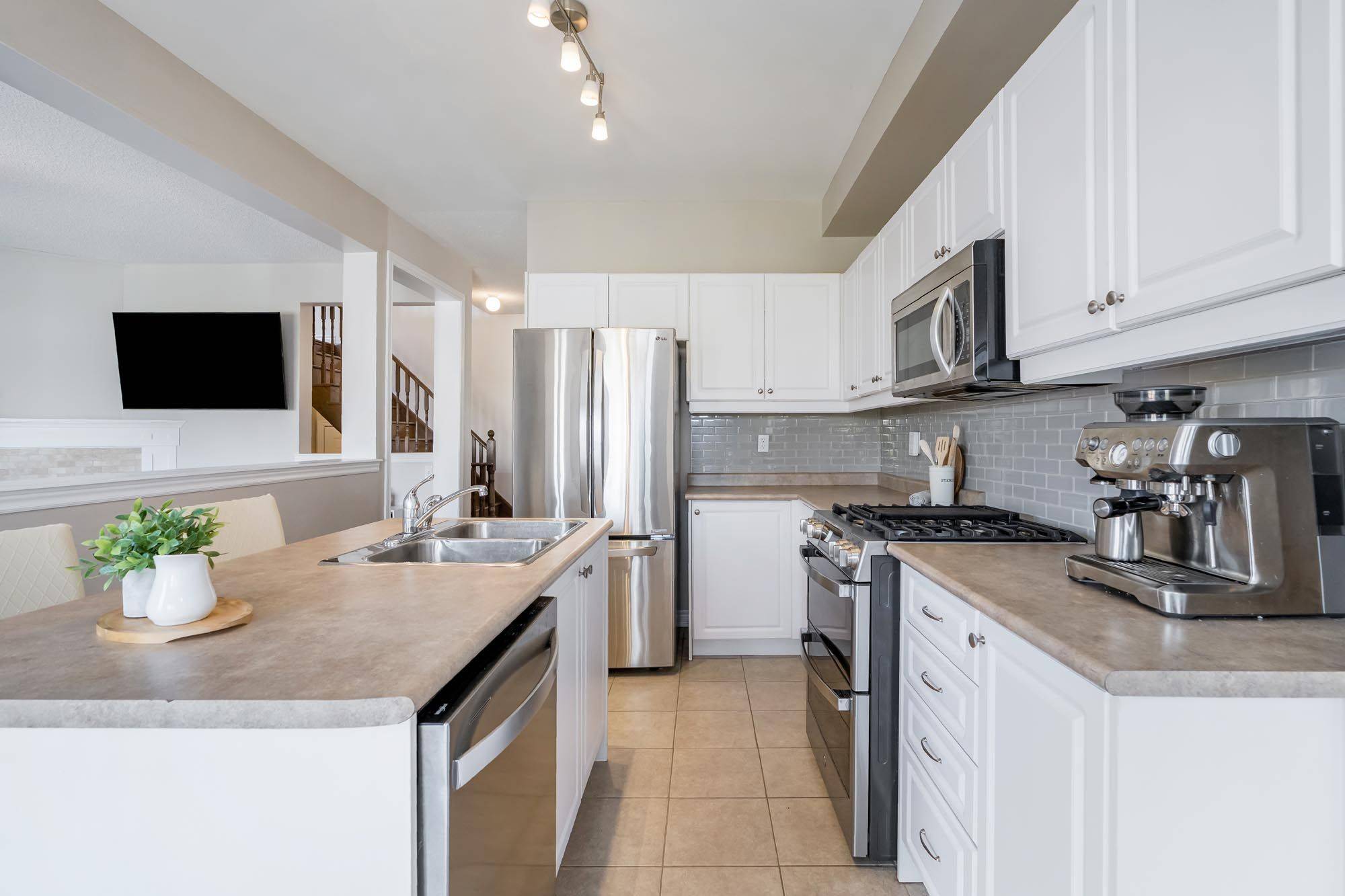 Collingwood, ON L9Y 0X1,55 Robertson ST