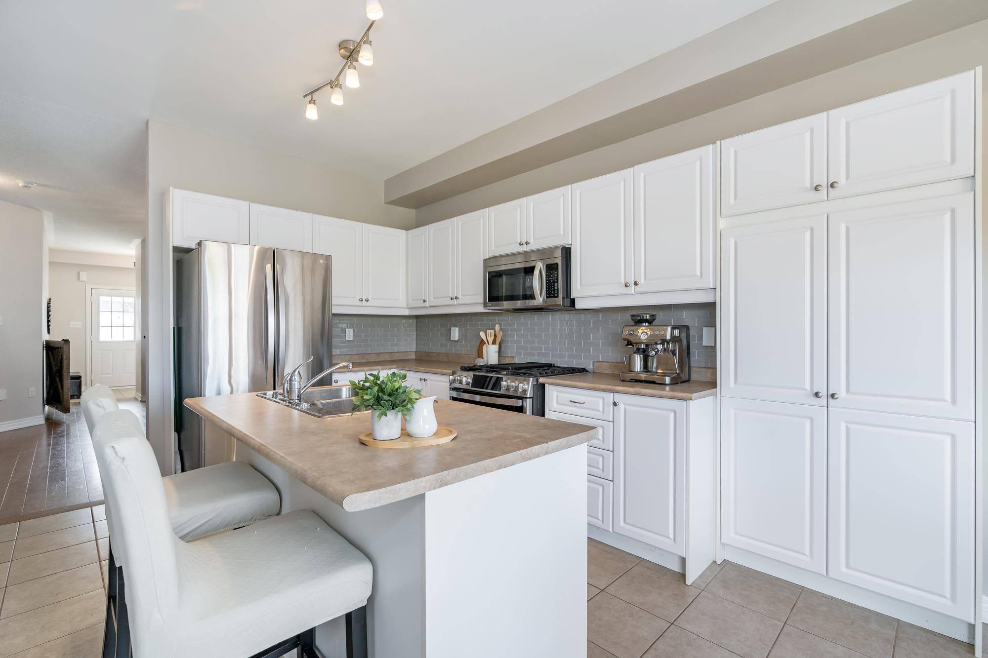 Collingwood, ON L9Y 0X1,55 Robertson ST
