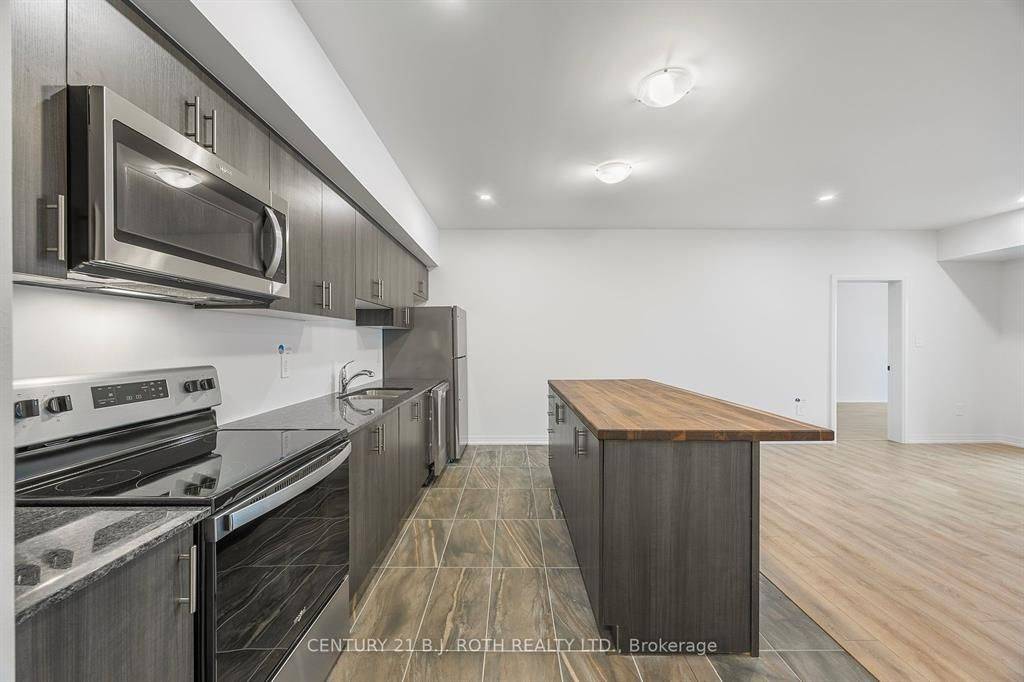 Barrie, ON L9J 0X9,15 kneeshaw DR #613
