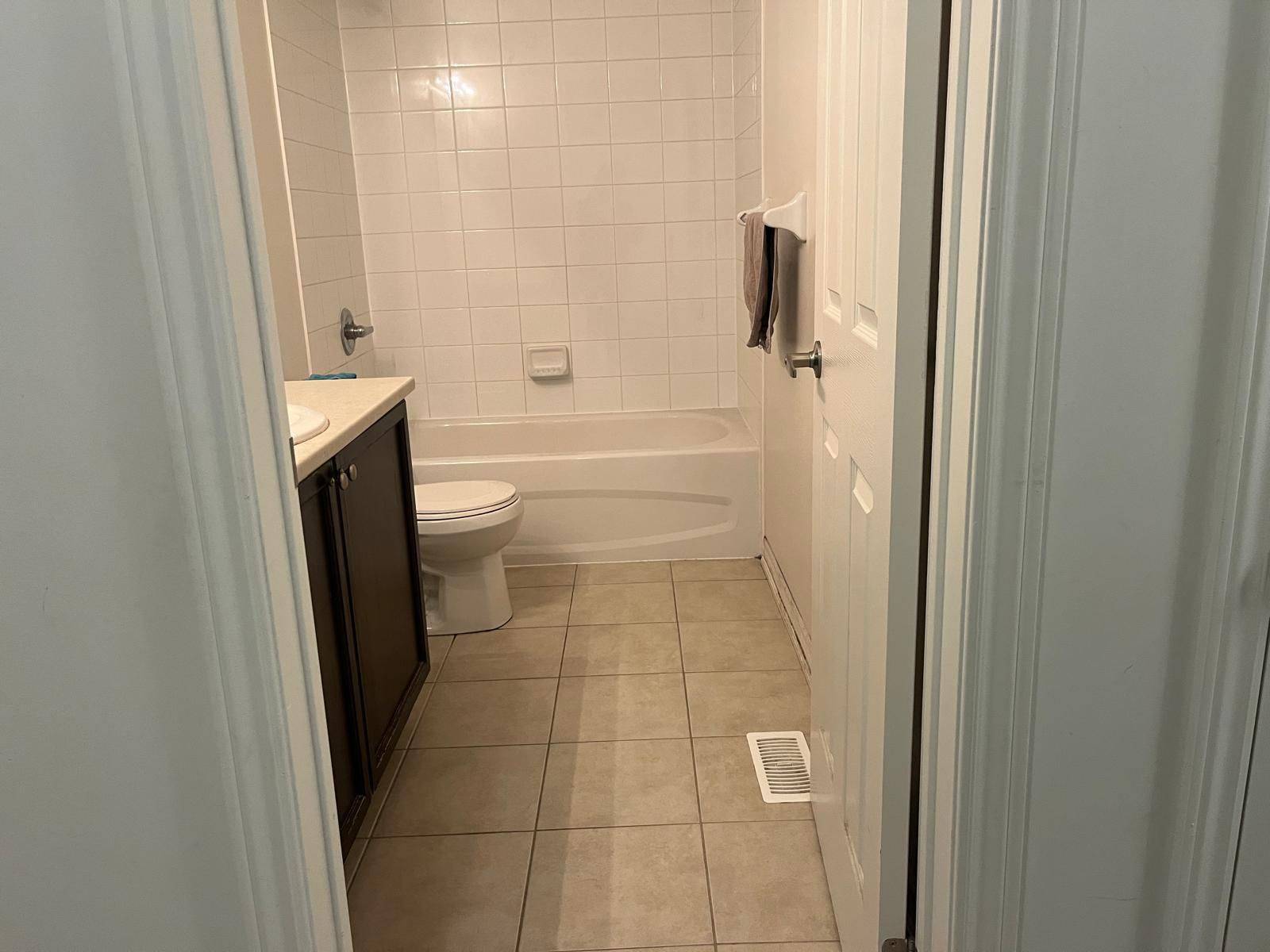 Mississauga, ON L5M 0X1,5060 Harvard RD #5