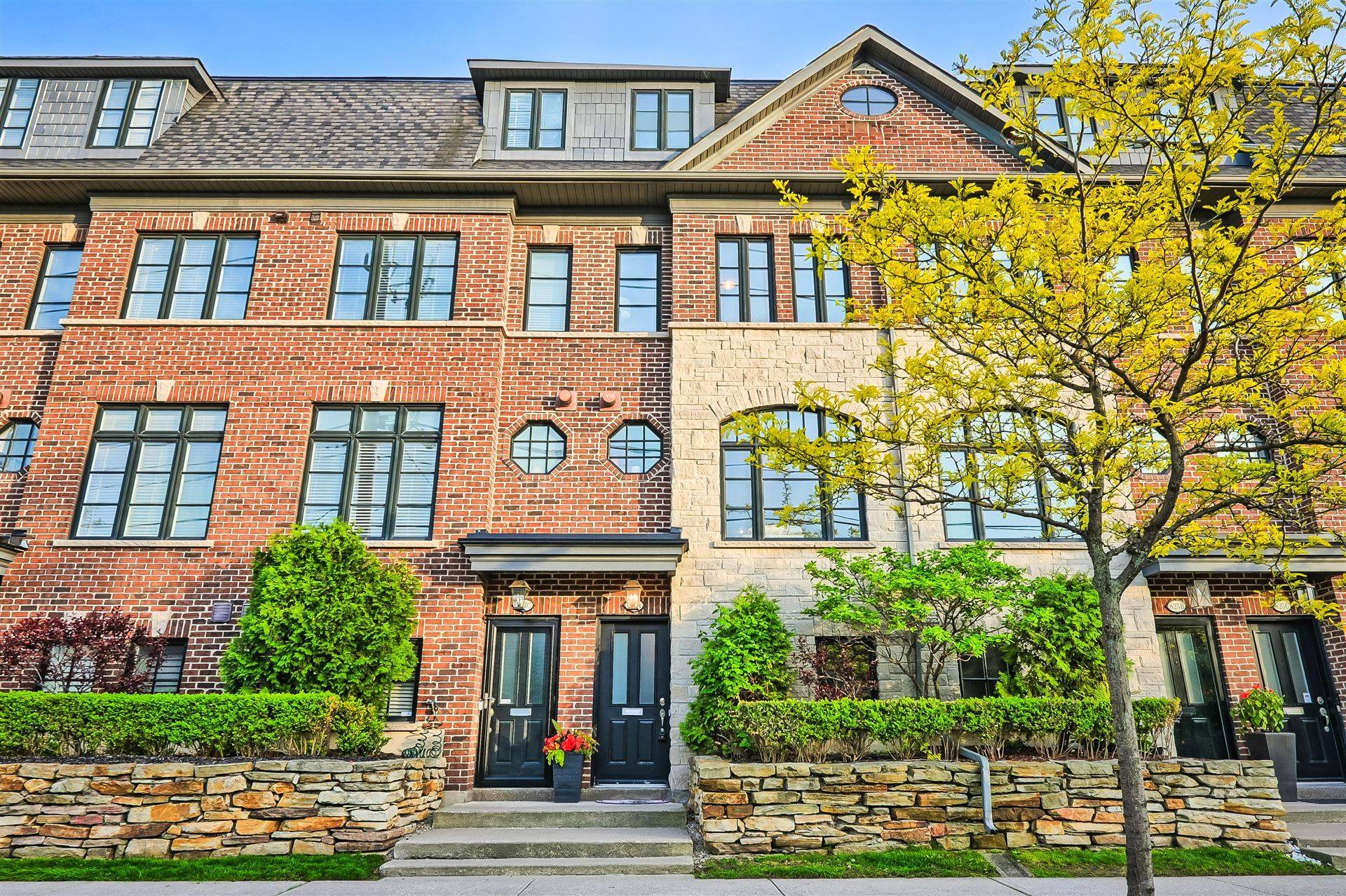 825A Oxford ST, Toronto W06, ON M8Y 1E6