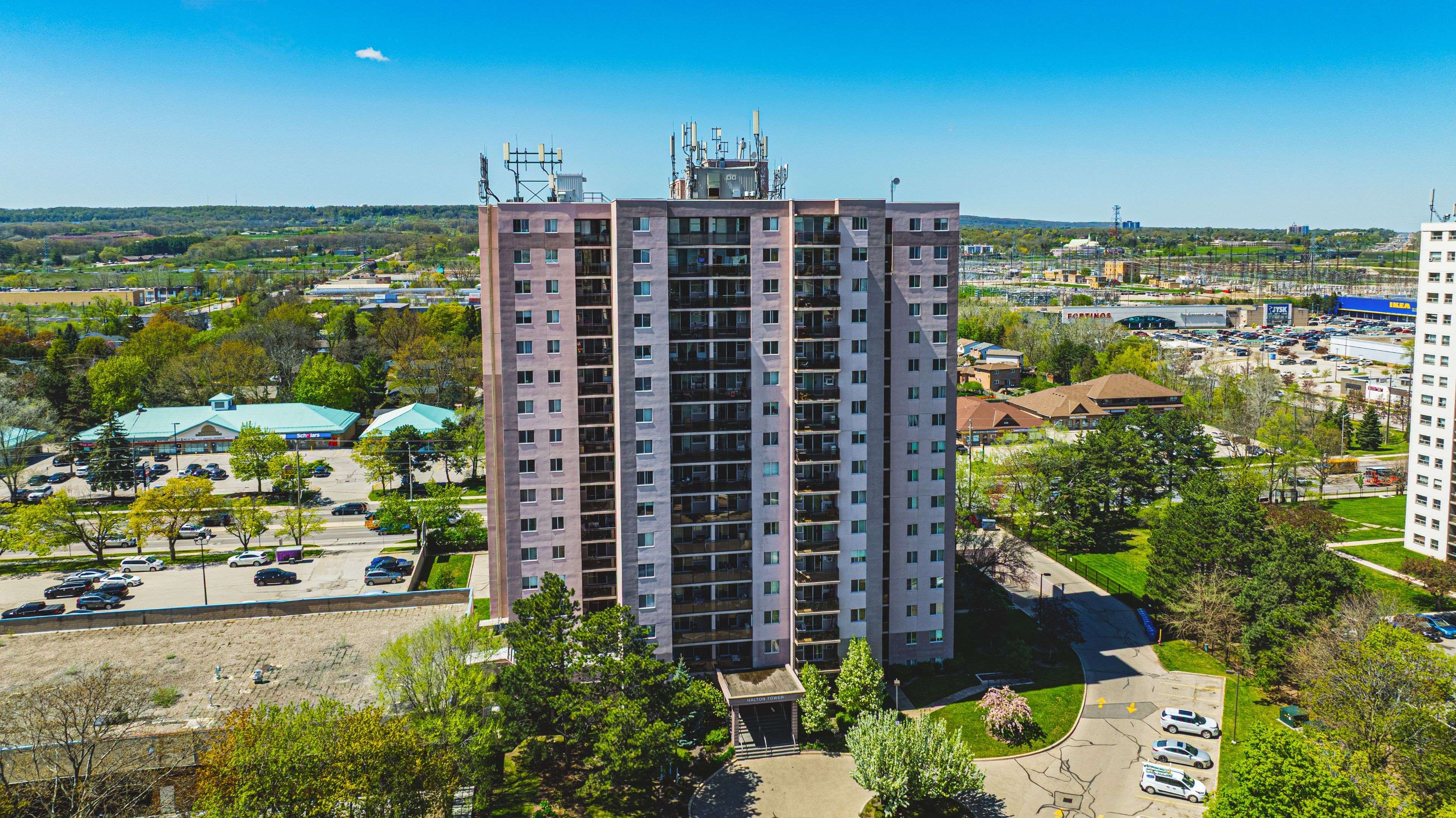Burlington, ON L7T 3Z7,975 Warwick CT #1410